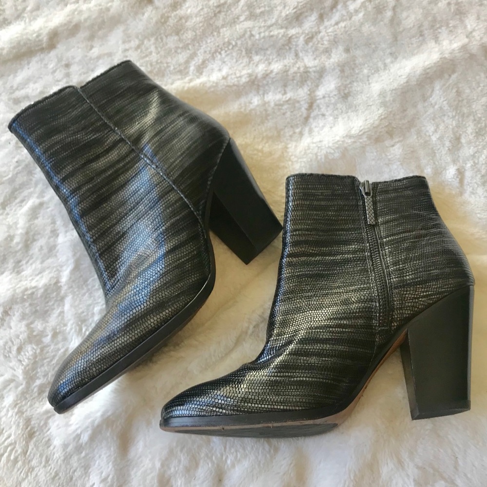 DONALD J PLINER METALLIC SWIFT ANKLE BOOTIE